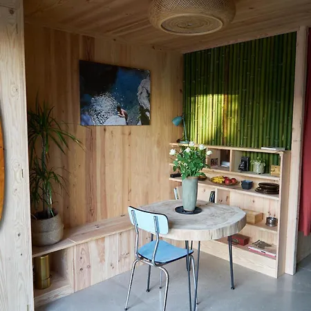 L'ilot Du 9 - & Au Bord Du *