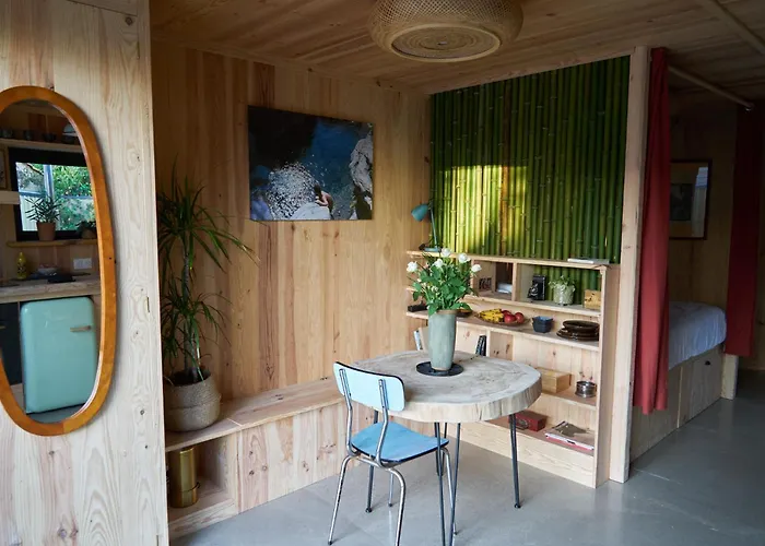 L'ilot Du 9 - & Au Bord Du *